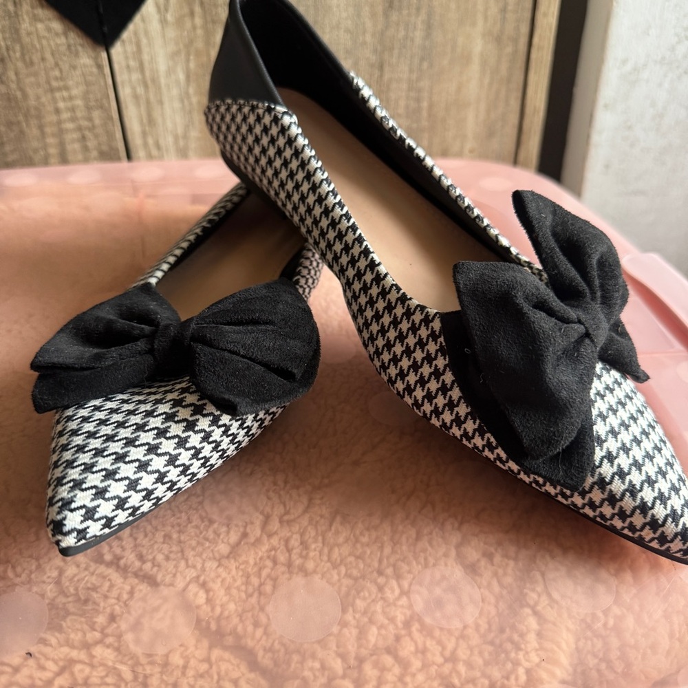 Black & White Houndstooth Pointed Toe Flats with Bow